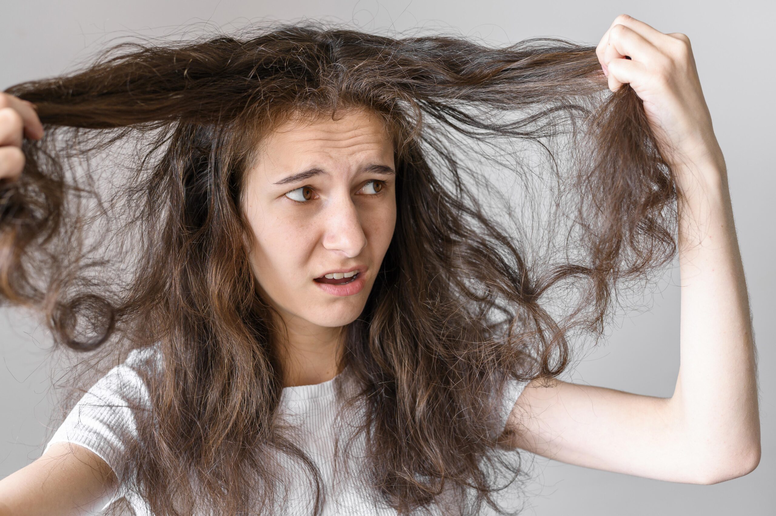 what causes frizzy hair